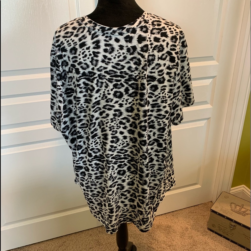Women’s top in new condition used once. - Picture 2 of 3